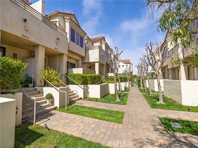 Property photo for 305 Kansas ST, #B, El Segundo, CA