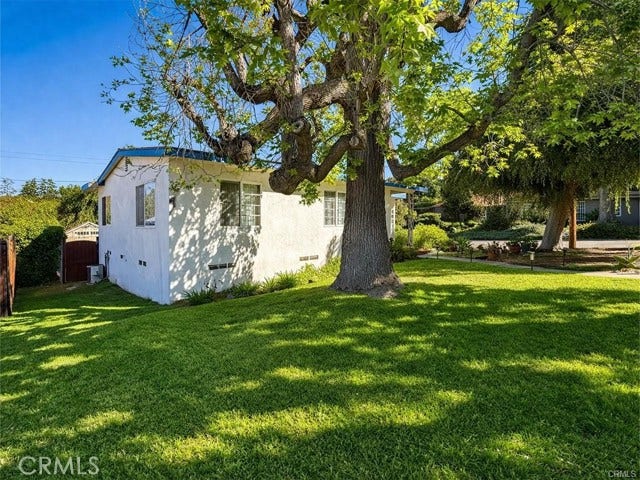 555 Hickory LN, Pasadena, CA 91103