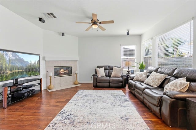 28473 Connick PL, Saugus, CA 91350
