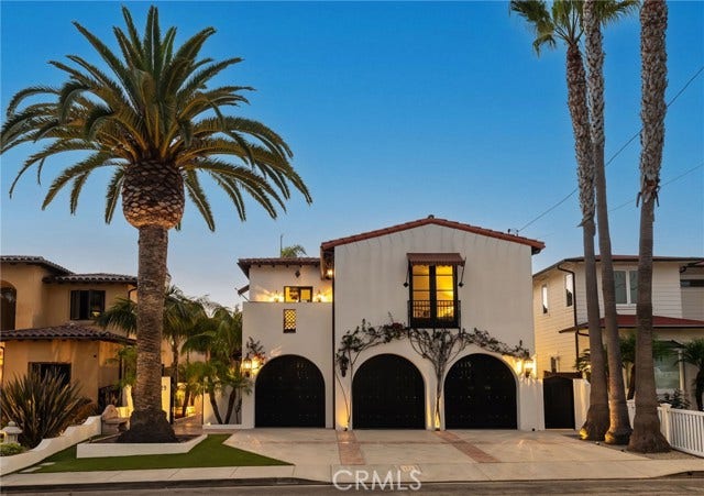 Property photo for 1029 10th ST, Manhattan Beach, CA