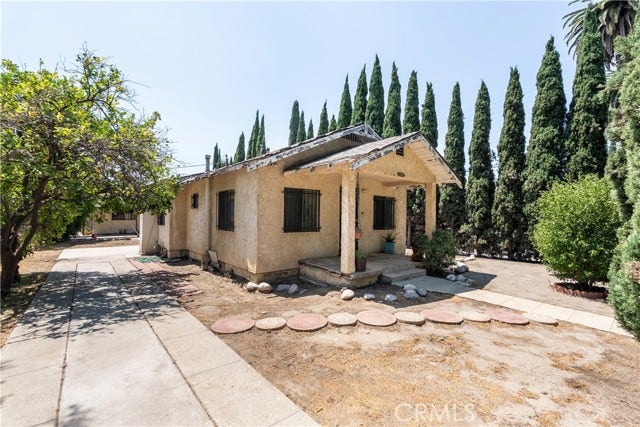 Property photo for 4102 Sequoia ST, Los Angeles, CA
