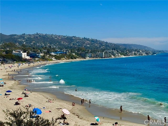 biking distance to Laguna Beach!