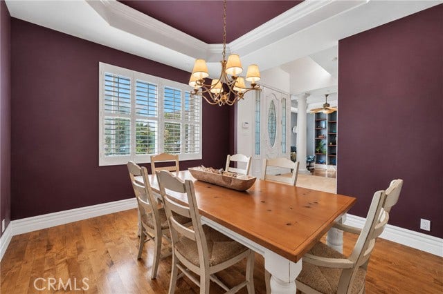 Larger entertaining dining room off entry and kitchen.