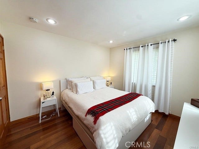 555 Hickory LN, Pasadena, CA 91103