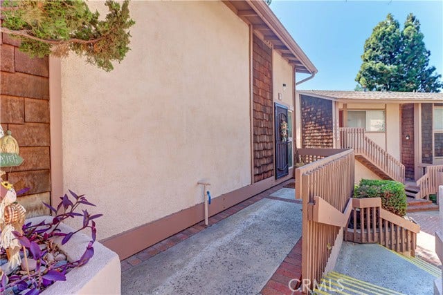 1048 Cabrillo Park DR, #A, Santa Ana, CA 92701