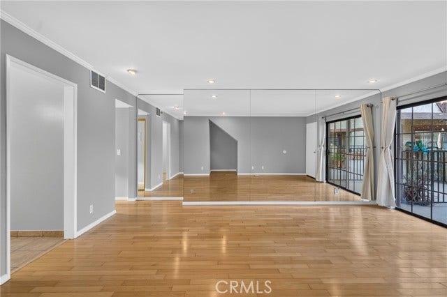 11127 La Maida, #17, North Hollywood, CA 91601