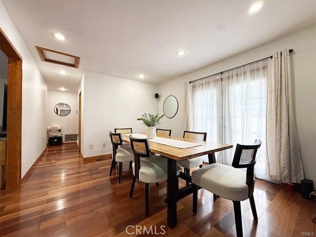 555 Hickory LN, Pasadena, CA 91103