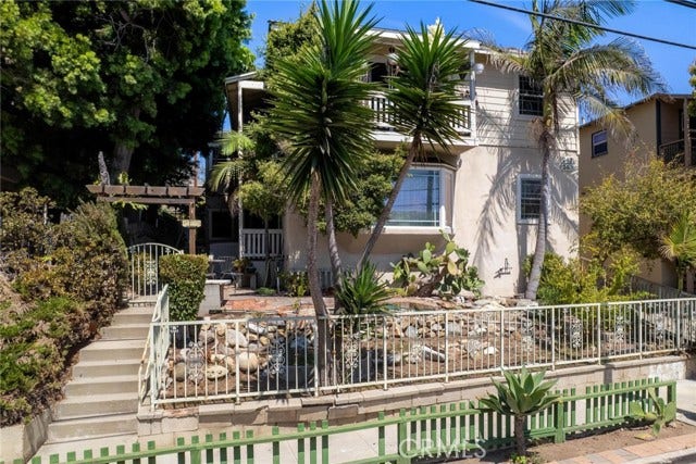 Property photo for 240 Hampton DR, Venice, CA