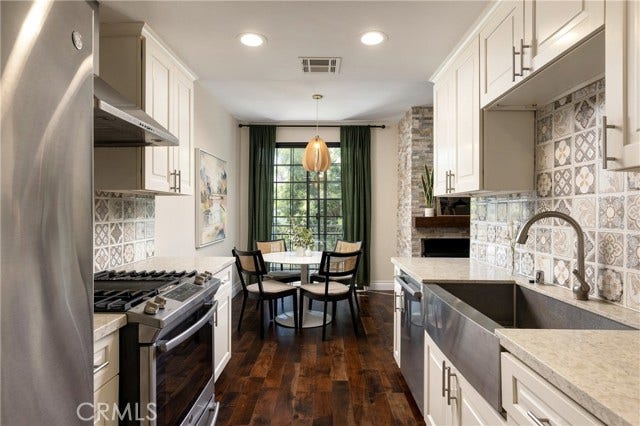 Property photo for 860 S Lucerne, #103, Los Angeles, CA