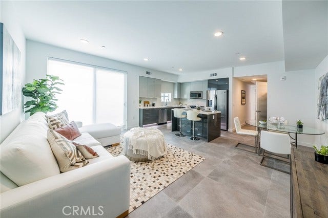 214 S Westmoreland, #3, Los Angeles, CA 90004 214 S Westmoreland, #3, Los Angeles, CA 90004