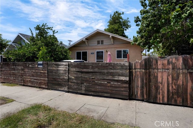 Property photo for 135 E 60th ST, Los Angeles, CA
