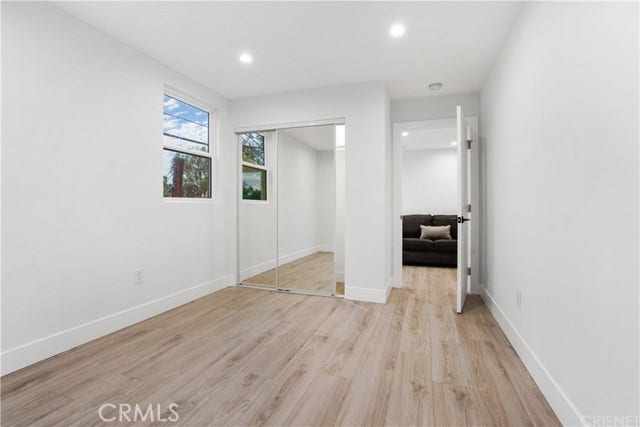18060 Oxnard ST, Encino, CA 91316