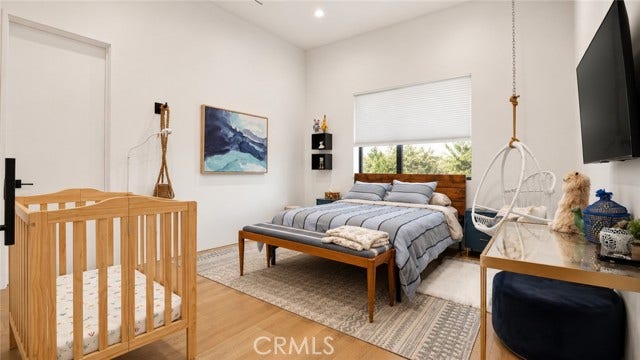 22935 Oxnard, Woodland Hills, CA 91367