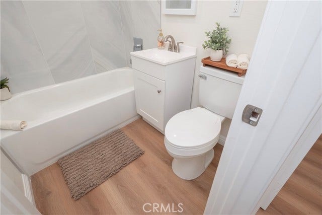 Bathroom 1 with a tub