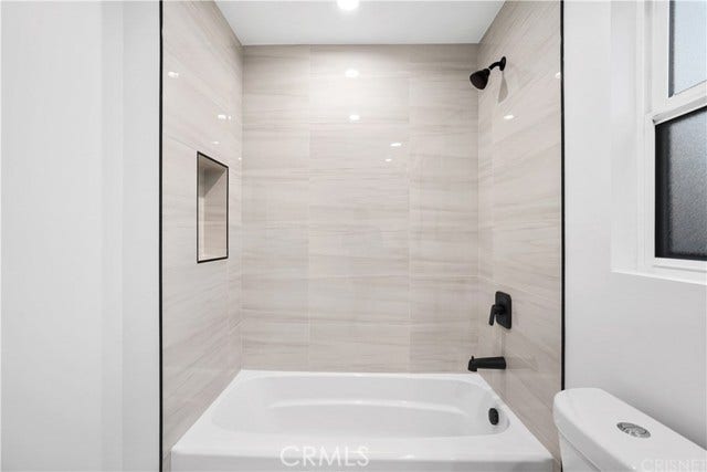 18060 Oxnard ST, Encino, CA 91316