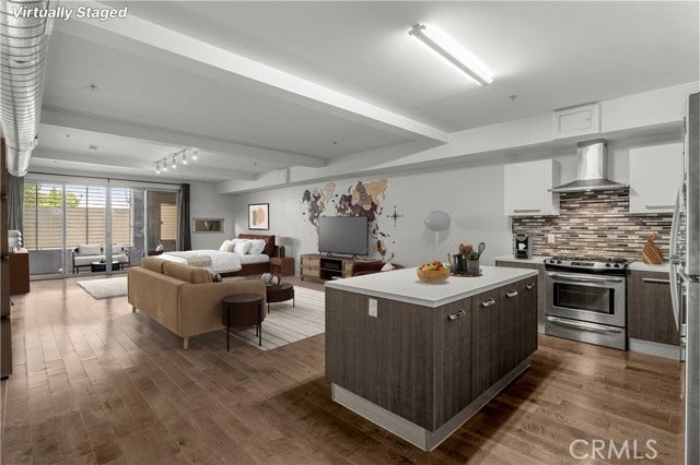 Property photo for 433 Pine AVE, #100, Long Beach, CA
