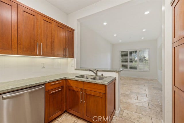 11 Sorrento CT, Newport Coast, CA 92657 Kitchen