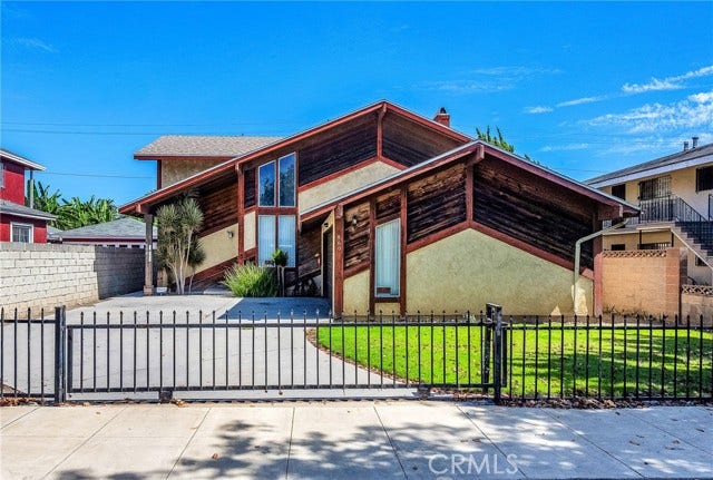 Property photo for 1860 San Francisco AVE, #1, Long Beach, CA