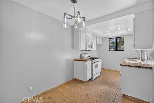 11127 La Maida, #17, North Hollywood, CA 91601