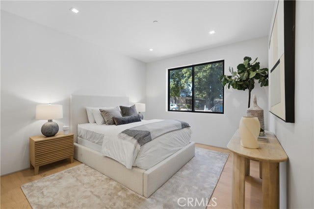 22518 Burbank, Woodland Hills, CA 91367 22518 Burbank, Woodland Hills, CA 91367