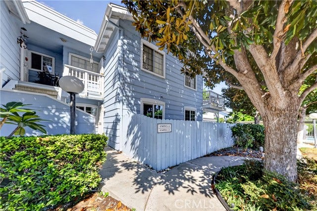 7025 Glade Ave, #2, Canoga Park, CA 91303 7025 Glade Ave, #2, Canoga Park, CA 91303
