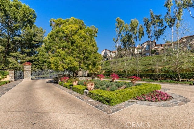 11 Sorrento CT, Newport Coast, CA 92657 Neighborhood Entrance