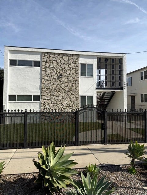 Property photo for 2008 Griffin AVE, Los Angeles, CA
