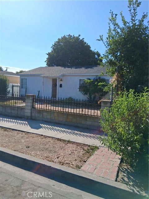 Property photo for 270 E Heath LN, Long Beach, CA