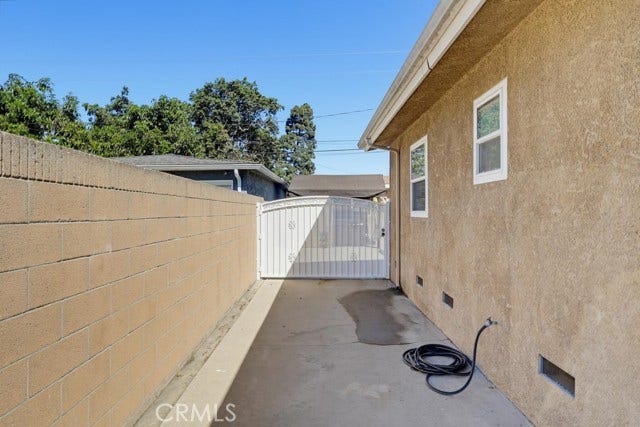 1901 E 63rd, Long Beach, CA 90805 Long driveway with room for multiple vehicles, boat and/or RV.