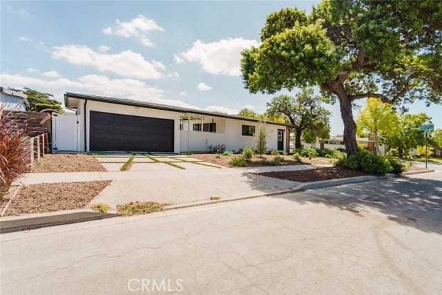 Property photo for 6021 E Oakbrook ST, Long Beach, CA