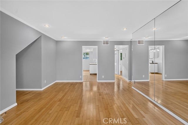 11127 La Maida, #17, North Hollywood, CA 91601