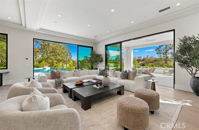 76 Hillcrest LN, Newport Beach, CA 92660