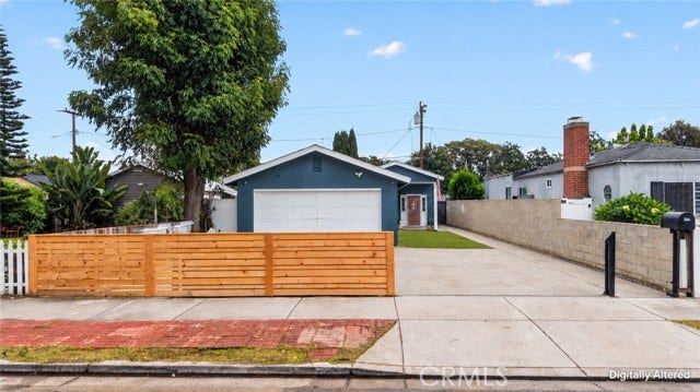 Property photo for 2166 Fashion AVE, Long Beach, CA