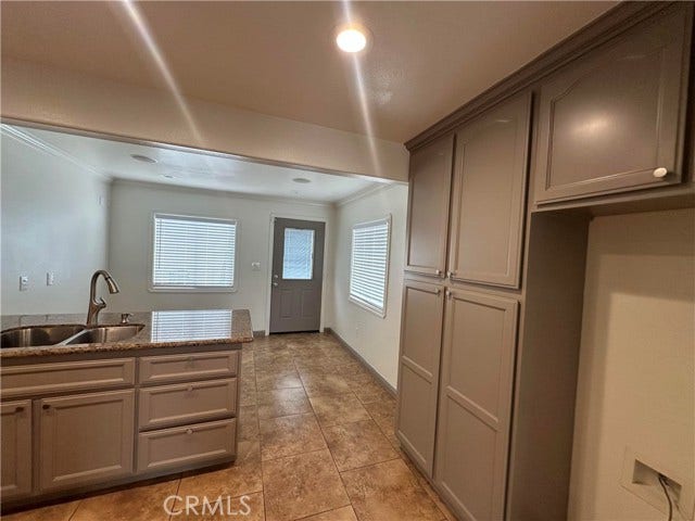 2119 W Coloumbia ST, Long Beach, CA 90810