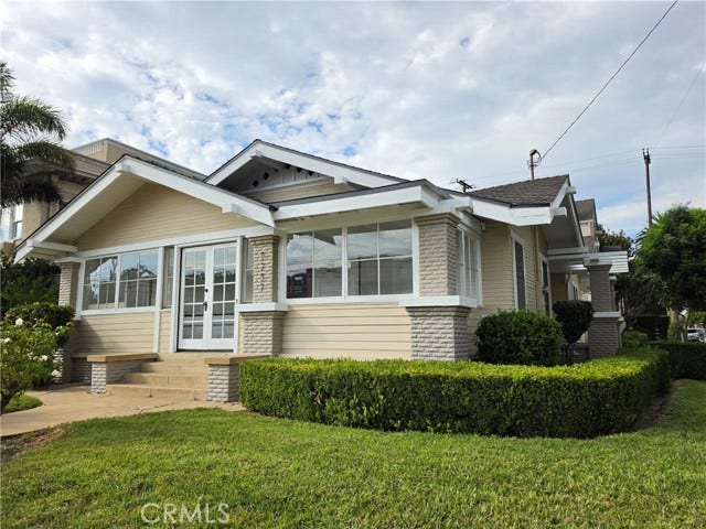 Property photo for 3237 E Broadway, Long Beach, CA