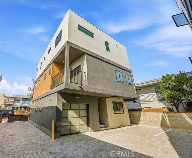 10158 Regent Street, Los Angeles, CA 90034