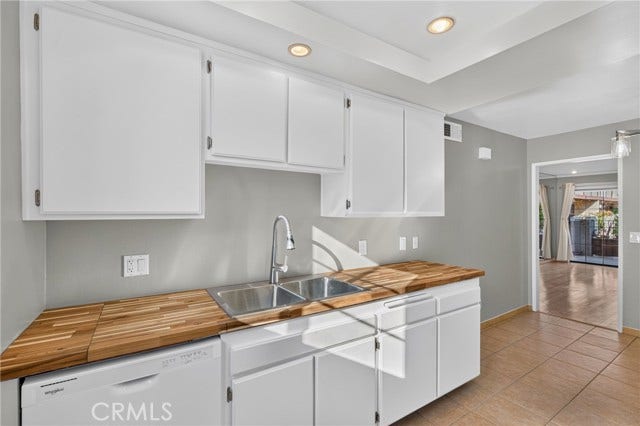 11127 La Maida, #17, North Hollywood, CA 91601