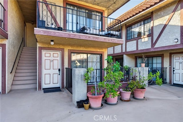 11127 La Maida, #17, North Hollywood, CA 91601