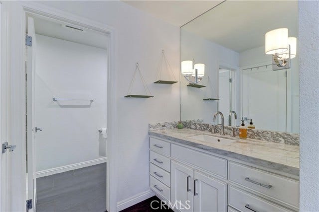 1048 Cabrillo Park DR, #A, Santa Ana, CA 92701