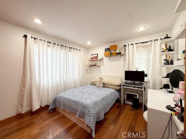 555 Hickory LN, Pasadena, CA 91103