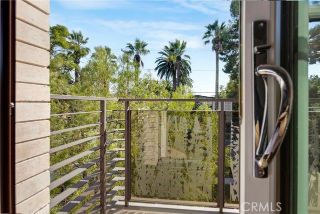 125 Hurlbut ST, #202, Pasadena, CA 91105