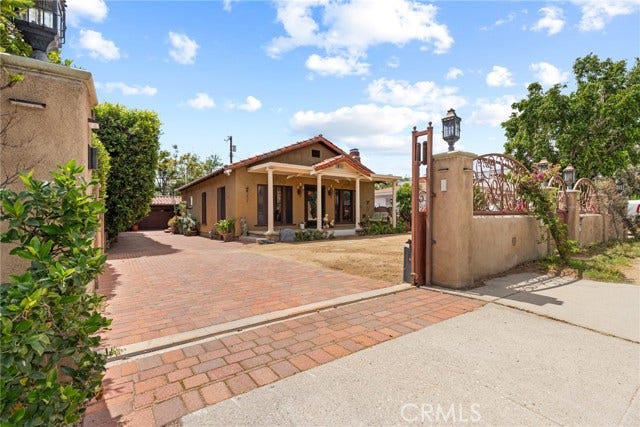 Property photo for 11232 Oxnard ST, North Hollywood, CA