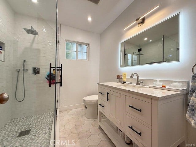 555 Hickory LN, Pasadena, CA 91103