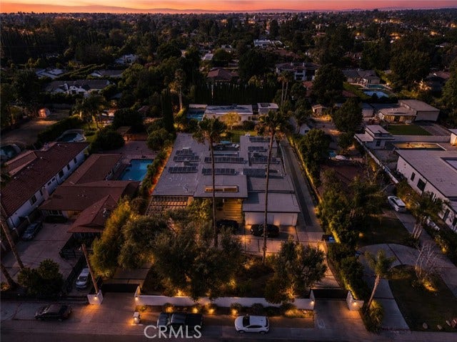 22935 Oxnard, Woodland Hills, CA 91367