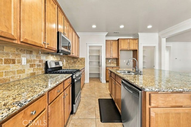 3945 Derby CIR, Lancaster, CA 93536