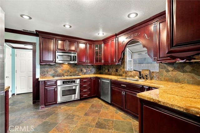 19015 Envoy, Corona, CA 92881