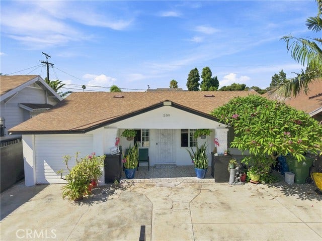Property photo for 209 W 87th, Los Angeles, CA