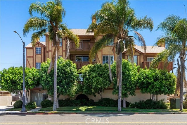 Property photo for 384 Redondo AVE, #401, Long Beach, CA