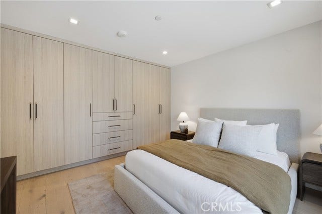 22518 Burbank, Woodland Hills, CA 91367 22518 Burbank, Woodland Hills, CA 91367