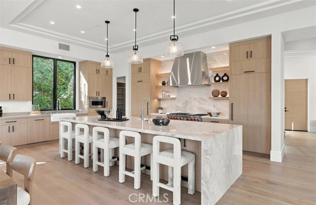 76 Hillcrest LN, Newport Beach, CA 92660